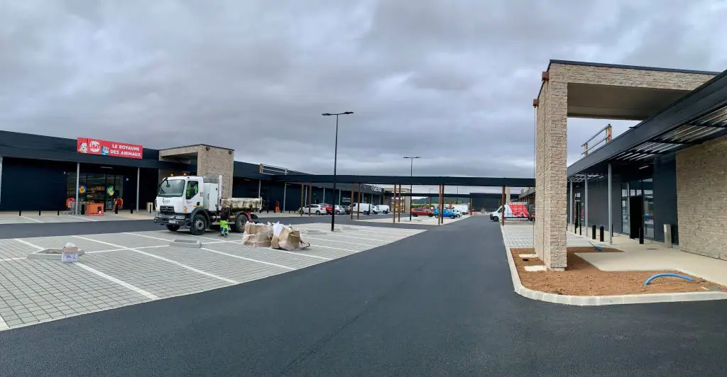 Obazyne  : Chantier Retail park Lézignan